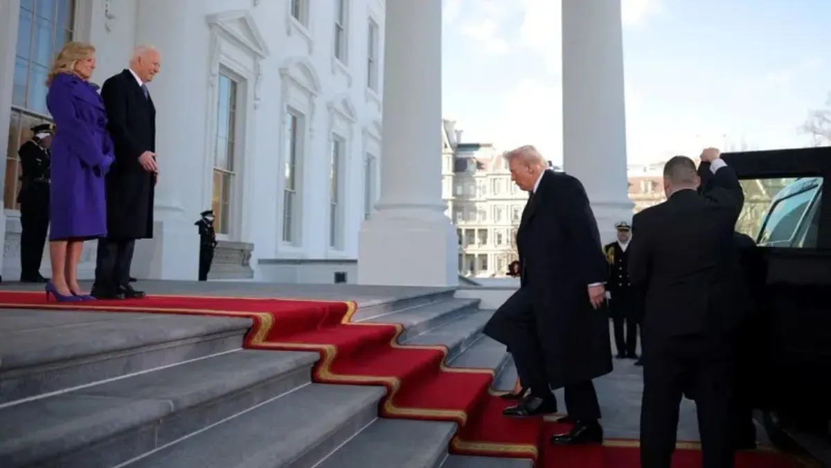  Triumphant Trump promises show of strength on return to White House