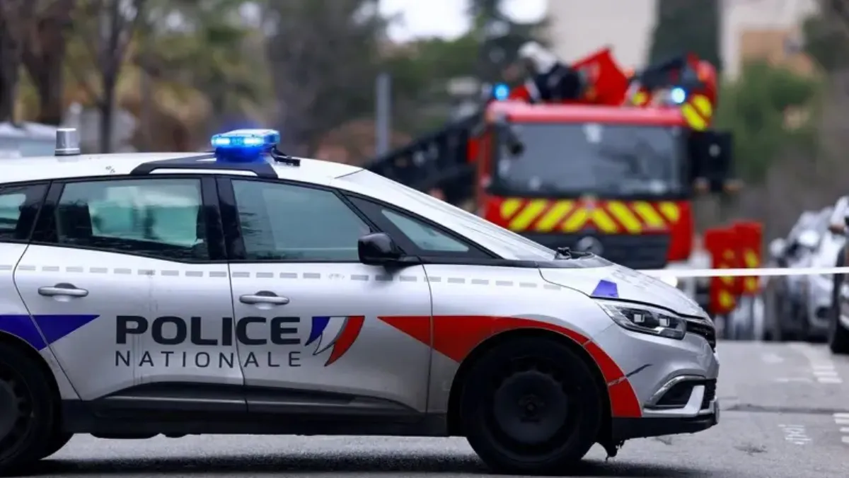  Ten French police injured in dramatic Paris car chase