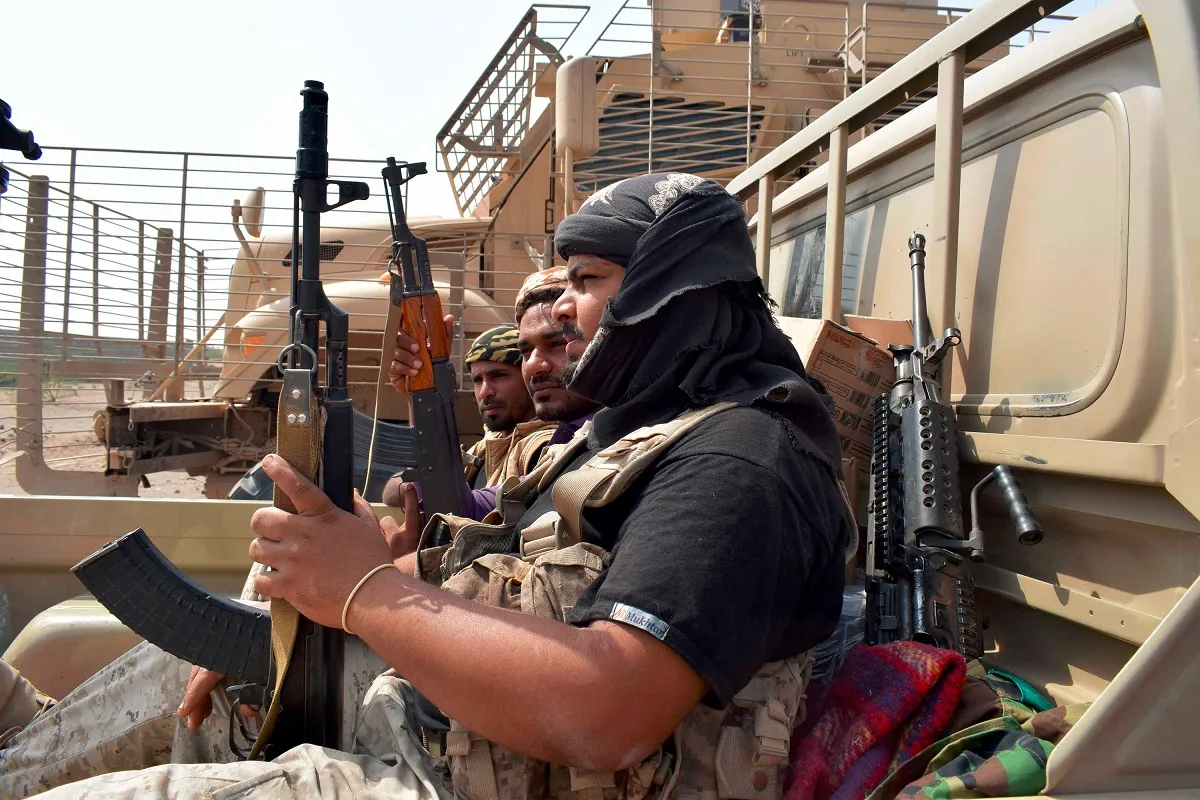 Houthis Ramp Up Defenses in Hodeidah Ahead of Possible Ground Assault