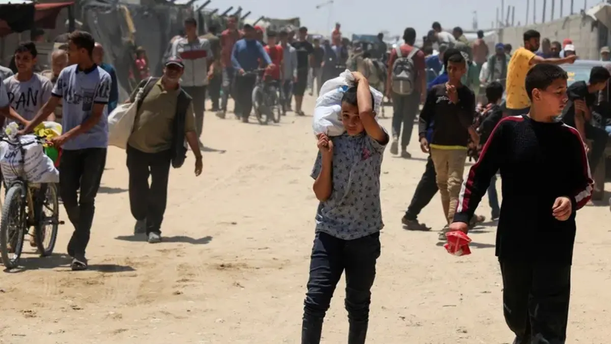 Food trucks in Gaza looted, underscoring aid distribution problems