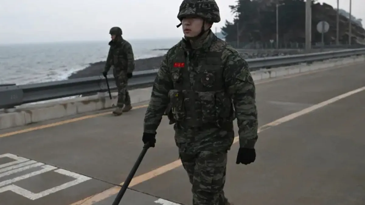  Four North Koreans cross maritime border with South