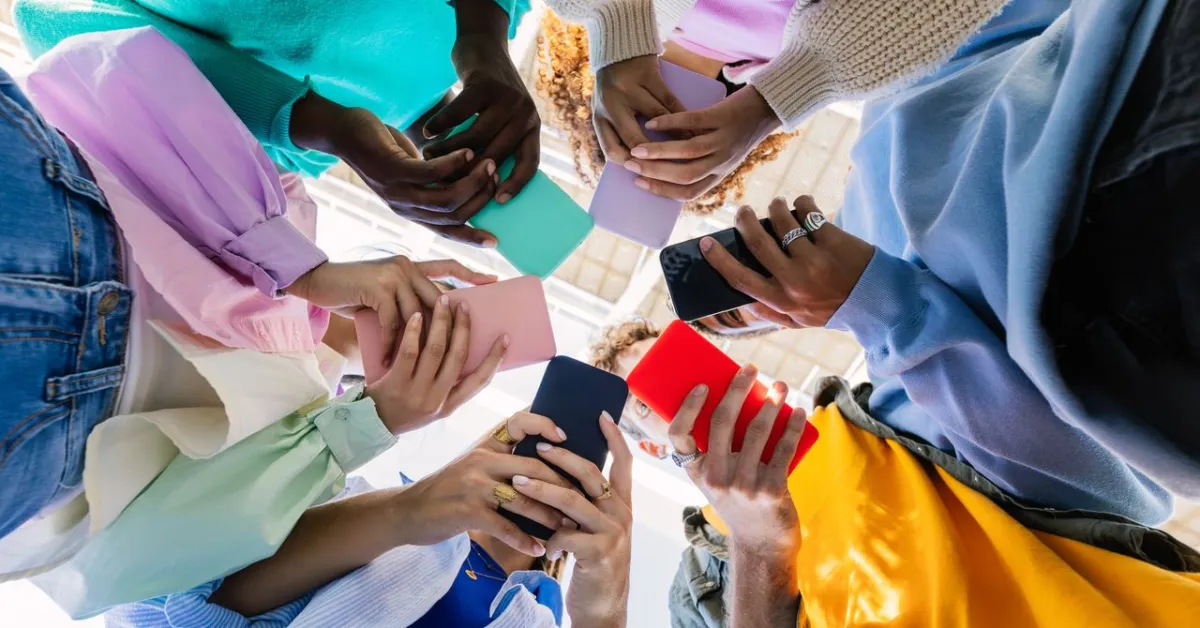 UK Eyes Social Media Curfew for Teens, Age Restrictions