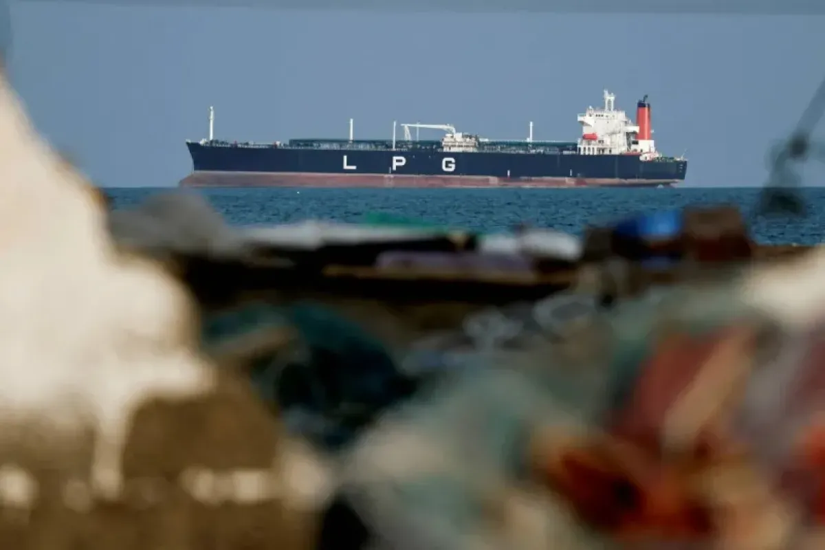 Iran's Escalating Threats Jeopardize Strait of Hormuz Energy Lifelines
